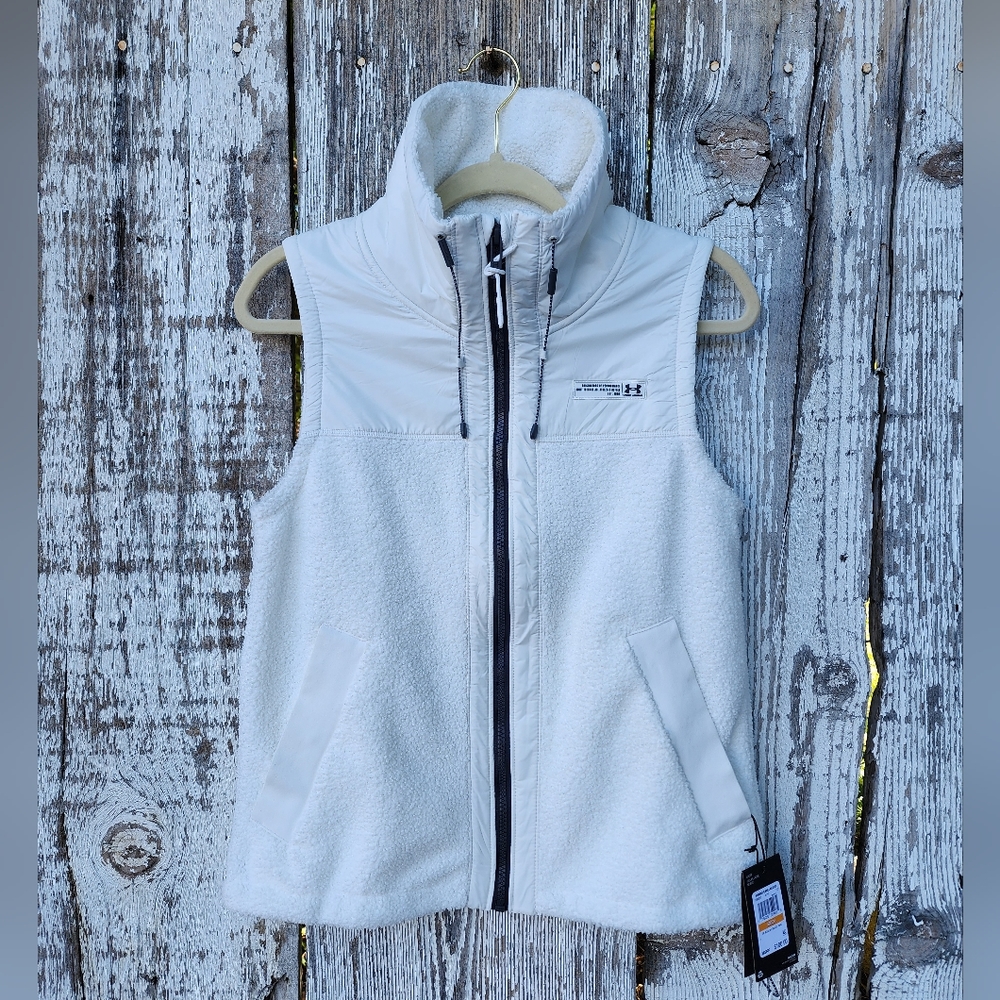 New Women's UA Voucle Vest